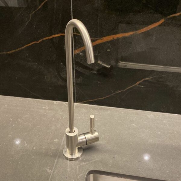 Stainless steel faucet for water filtration systems